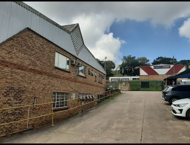 2,363M² FACTORY TO LET IN WESTMEAD